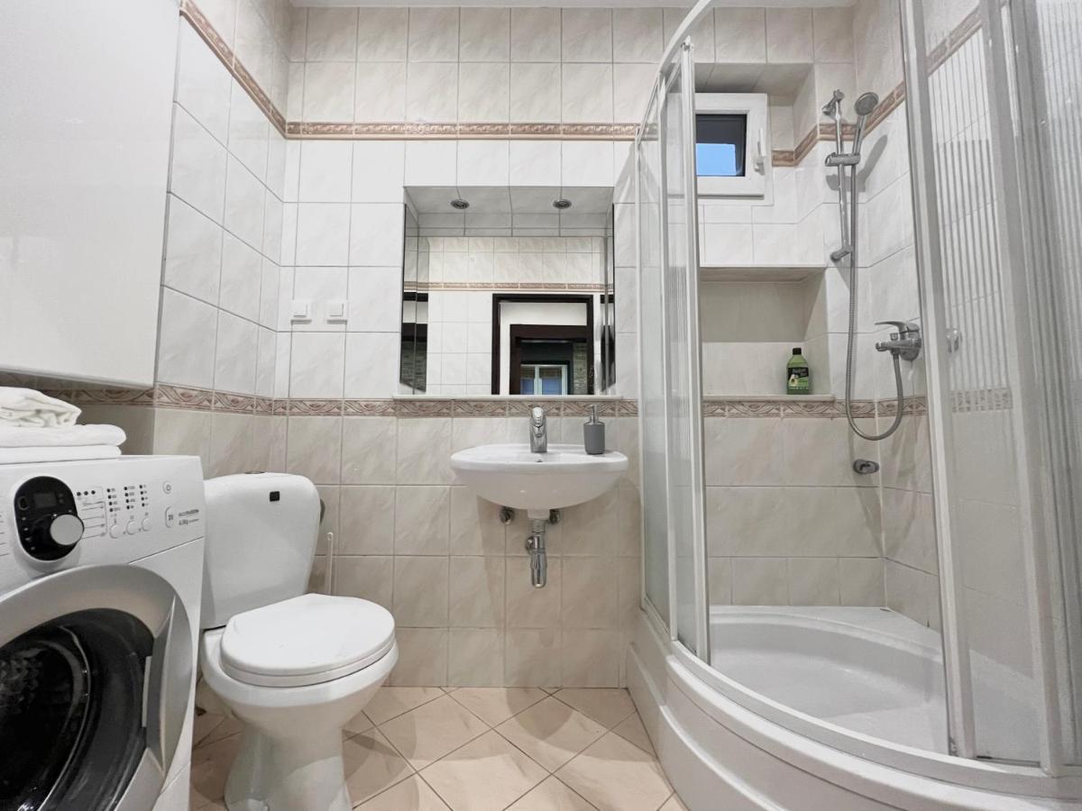 2-Room Apartment In The City Center Poznań Exterior foto